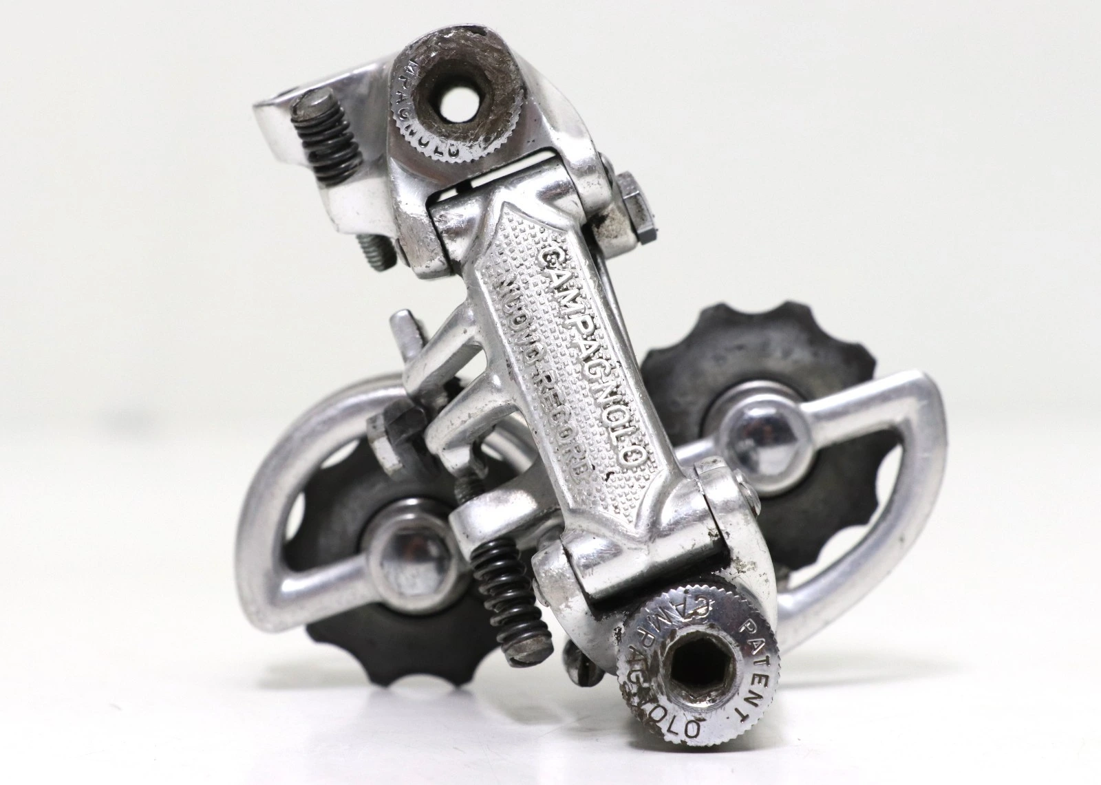 Campagnolo Nuovo Record rear derailleur patent drawing and component