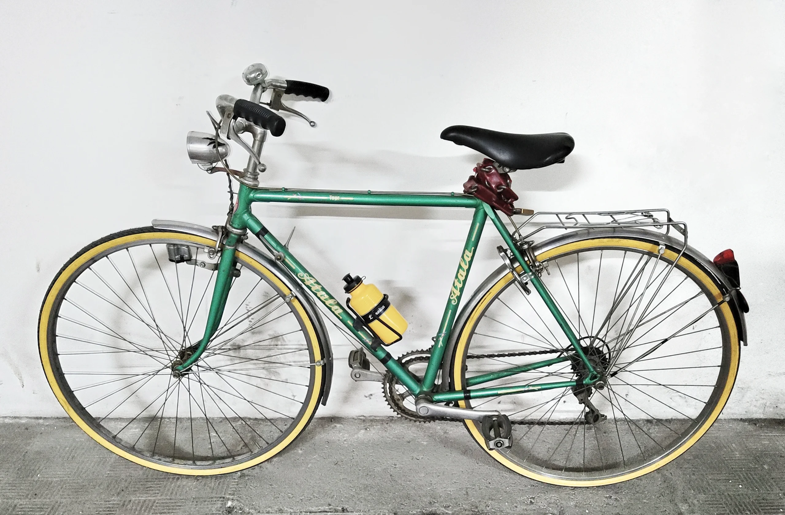 Vintage Atala city bicycle from 1975 - elegant Italian steel craftsmanship